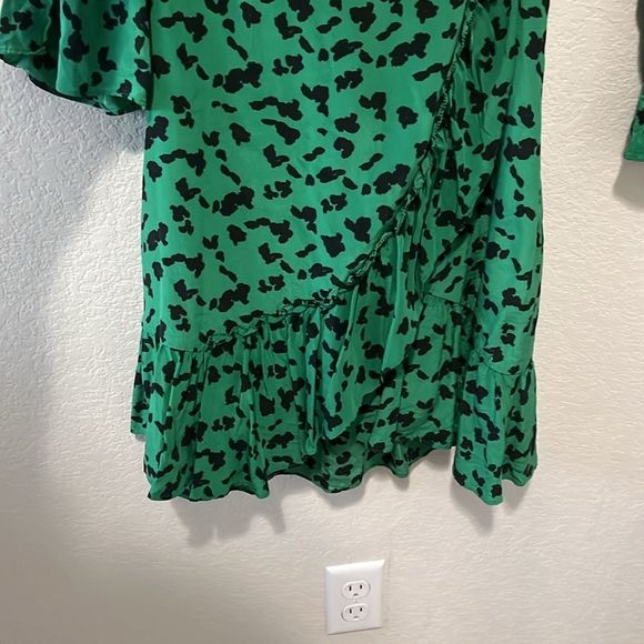 TANYA TAYLOR Nomi Wrap Dress Green Silk Print Ruffle Trim, Size 4 - Picture 6 of 15